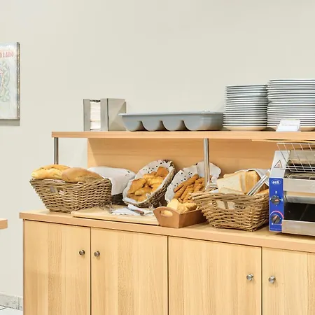 Natalie 拉加纳斯