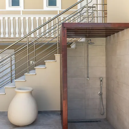 Natalie アパートホテル